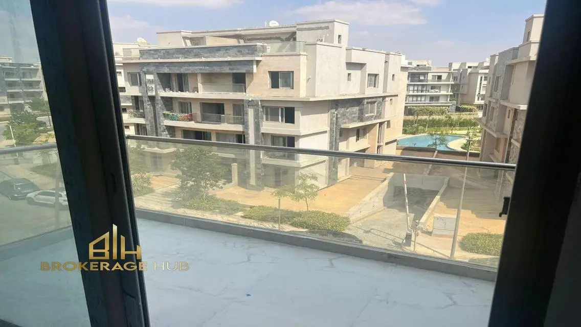 بنتهاوس بالمطبخ والتكييفات وحمام سباحة للإيجار