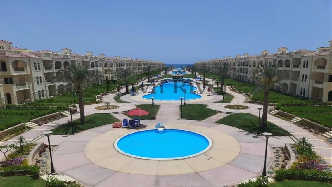 شاليه فرصة للبيع في بالم بيتش العين السخنة