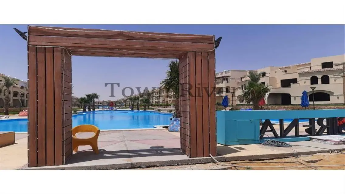 شاليه بحري خطوات للبحر للبيع في لاسيرينا بالم بيتش