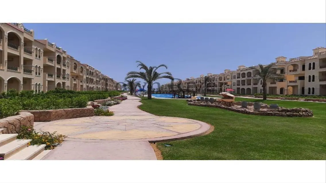 شاليه بحري خطوات للبحر للبيع في لاسيرينا بالم بيتش