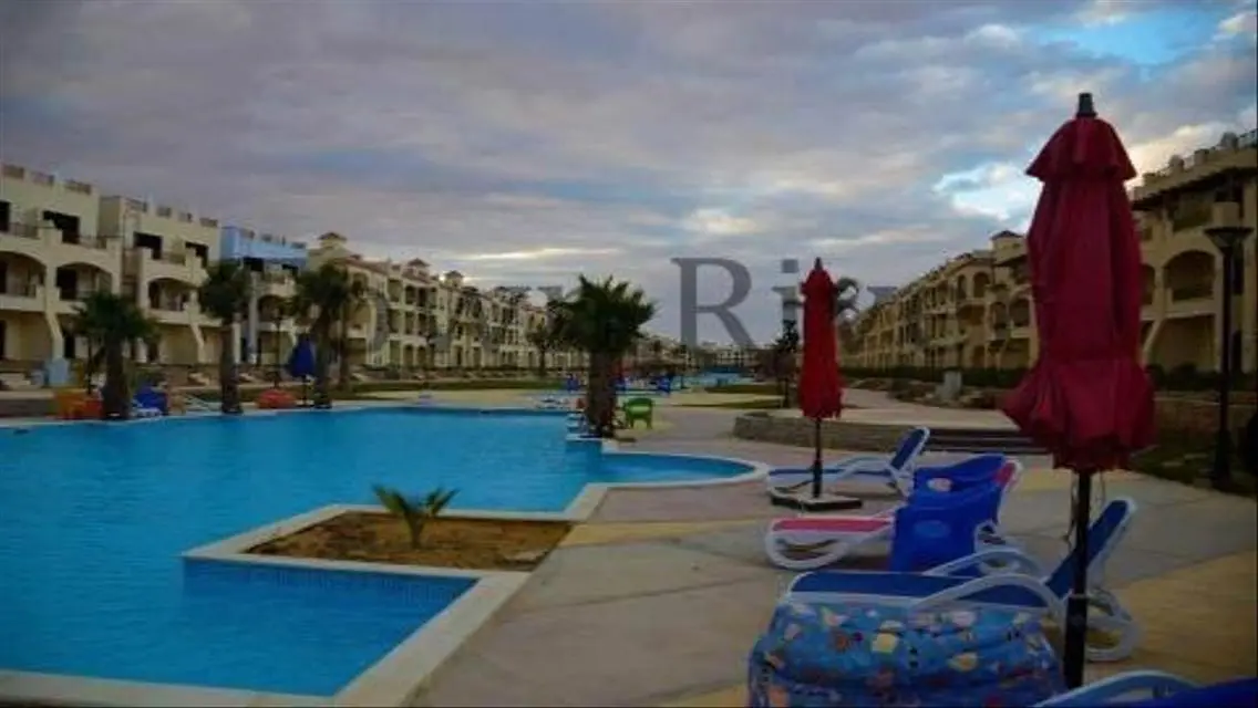 شاليه بحري خطوات للبحر للبيع في لاسيرينا بالم بيتش