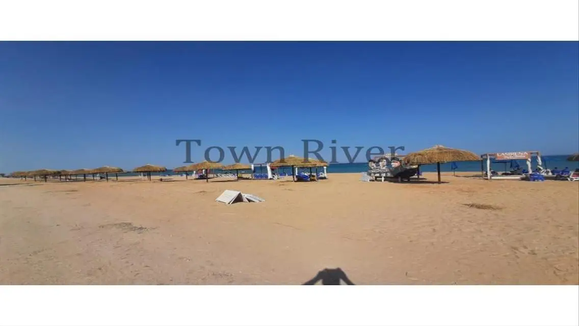 شاليه بحري خطوات للبحر للبيع في لاسيرينا بالم بيتش