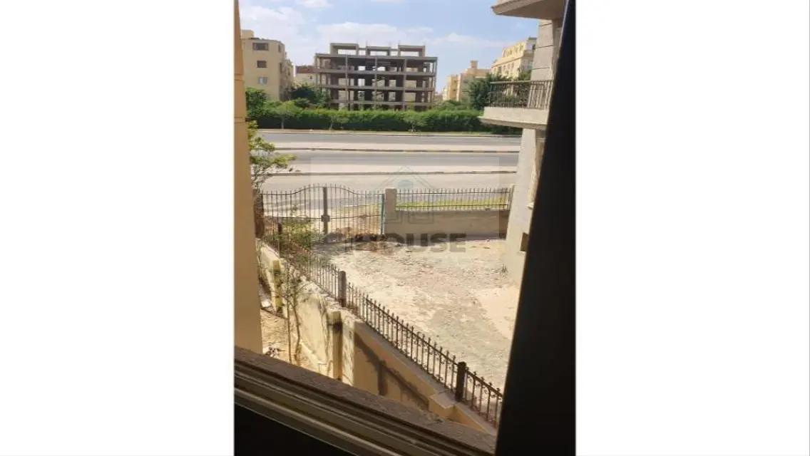 موقع مميز فيو مفتوح علي ميدان شارع رئيس اول سكن