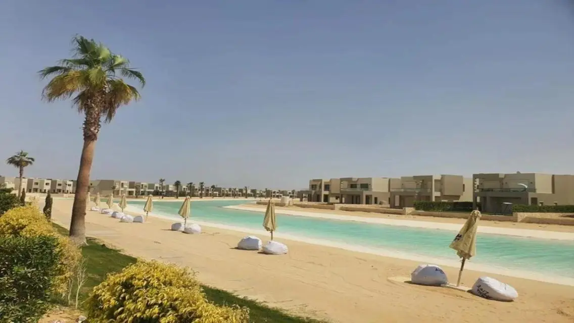 اقل مقدم شاليه 3 غرف متشطب بالكامل فيو علي البحر