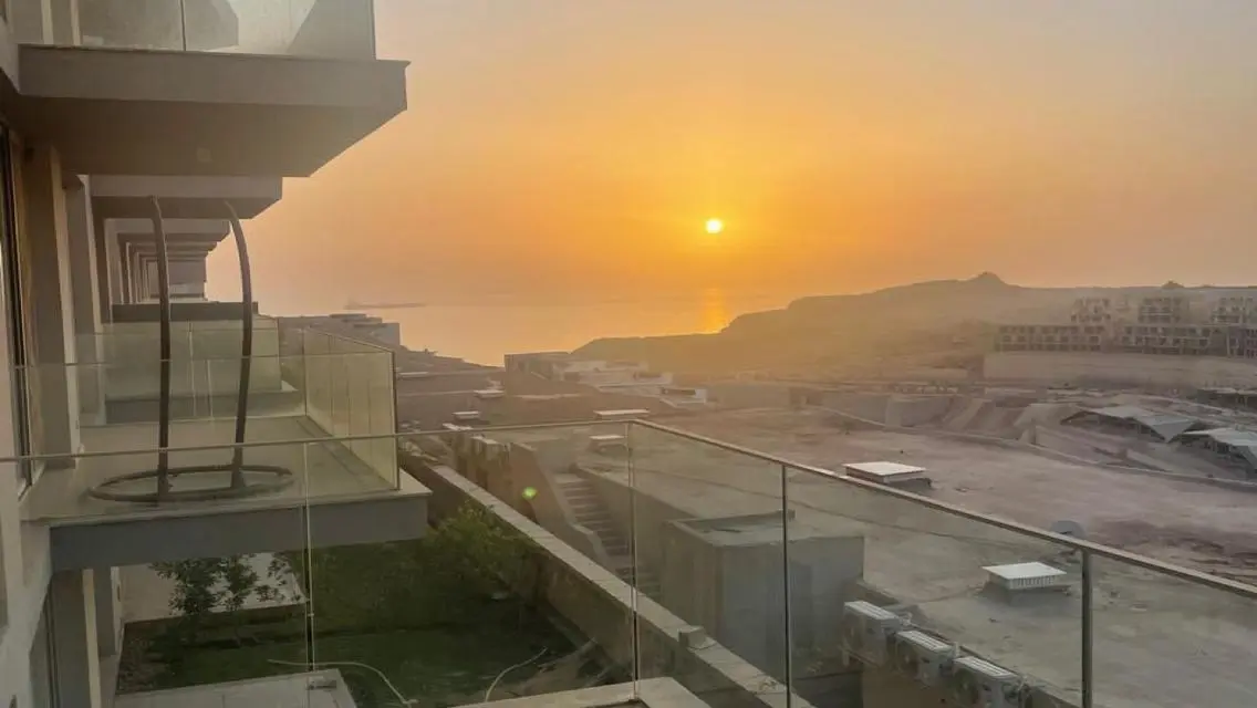 شاليه فيو البحر للبيع في المونت جلالة 