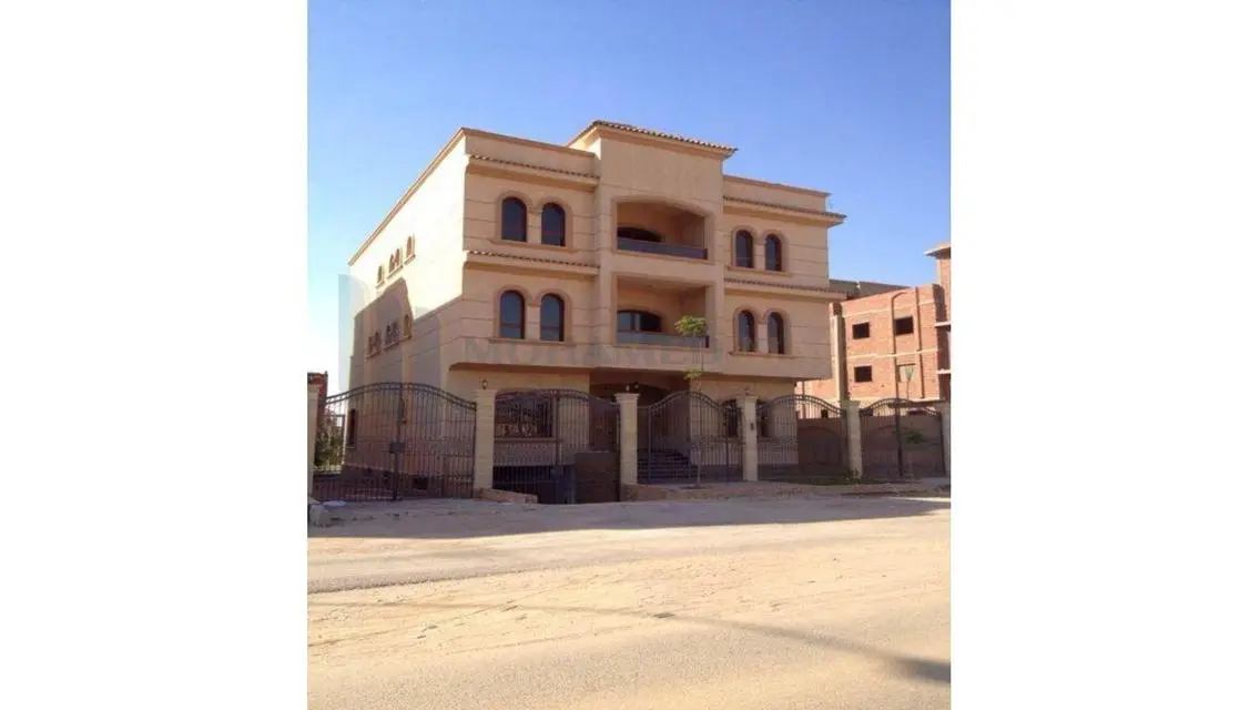 فيلا فاخرة مع حديقة خاصة ومسبح خاص
