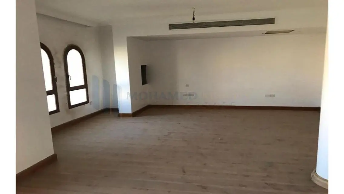 فيلا فاخرة مع حديقة خاصة ومسبح خاص