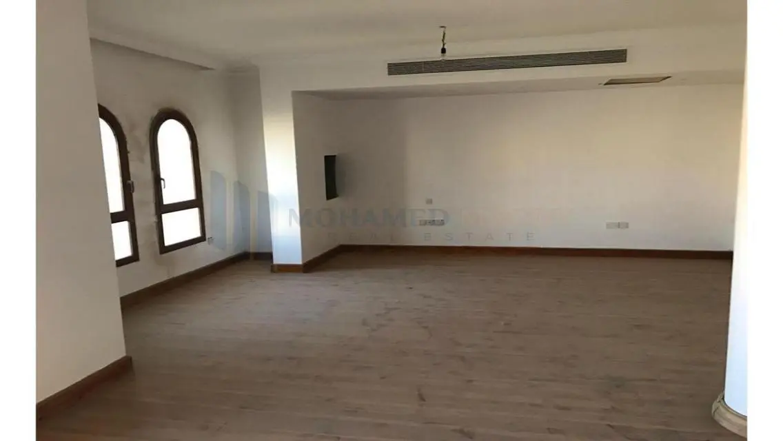 فيلا فاخرة مع حديقة خاصة ومسبح خاص
