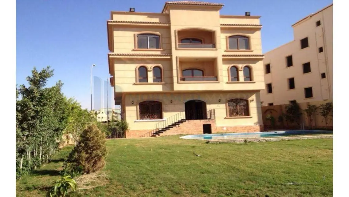 فيلا فاخرة مع حديقة خاصة ومسبح خاص