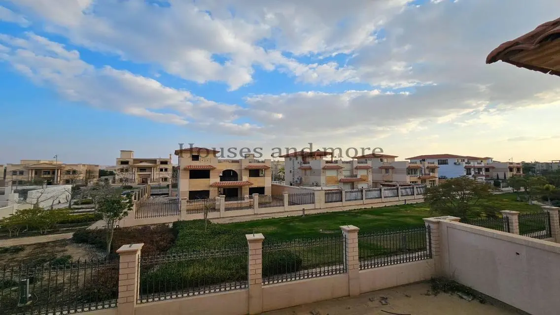 فيلا مستقله فى كمبوند رويال سيتى فيو لاند سكيب