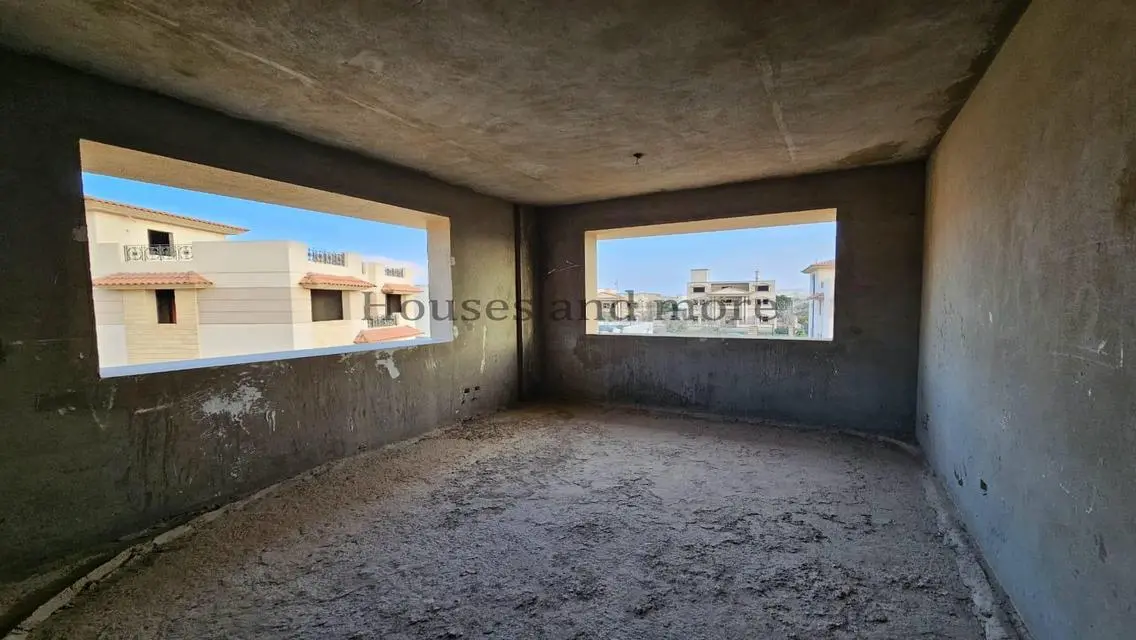 فيلا مستقله فى كمبوند رويال سيتى فيو لاند سكيب