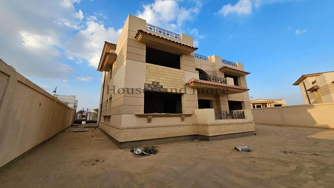 فيلا مستقله فى كمبوند رويال سيتى فيو لاند سكيب