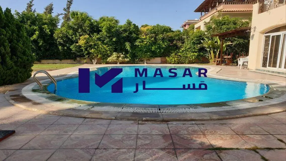 فيلا للبيع في موقع مميز جدا القاهره الجديده