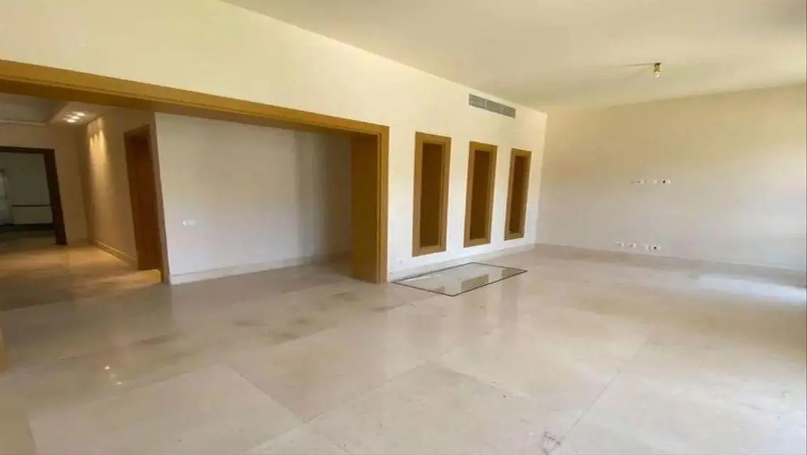 Ready to move Apartment + Garden in Beverly Hills