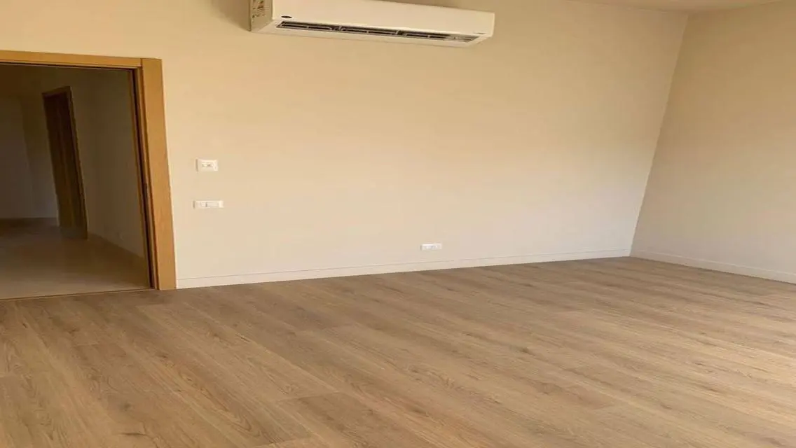Ready to move Apartment + Garden in Beverly Hills