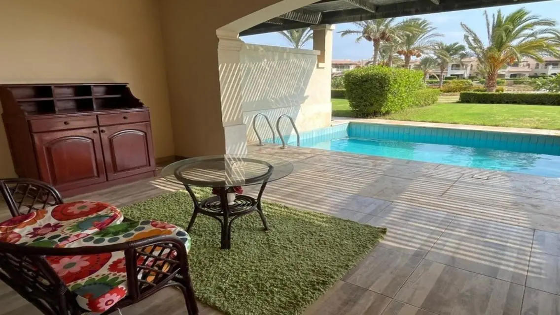 شاليه ارضي مميز في لافيستا 7 بحمام سباحة خاص 