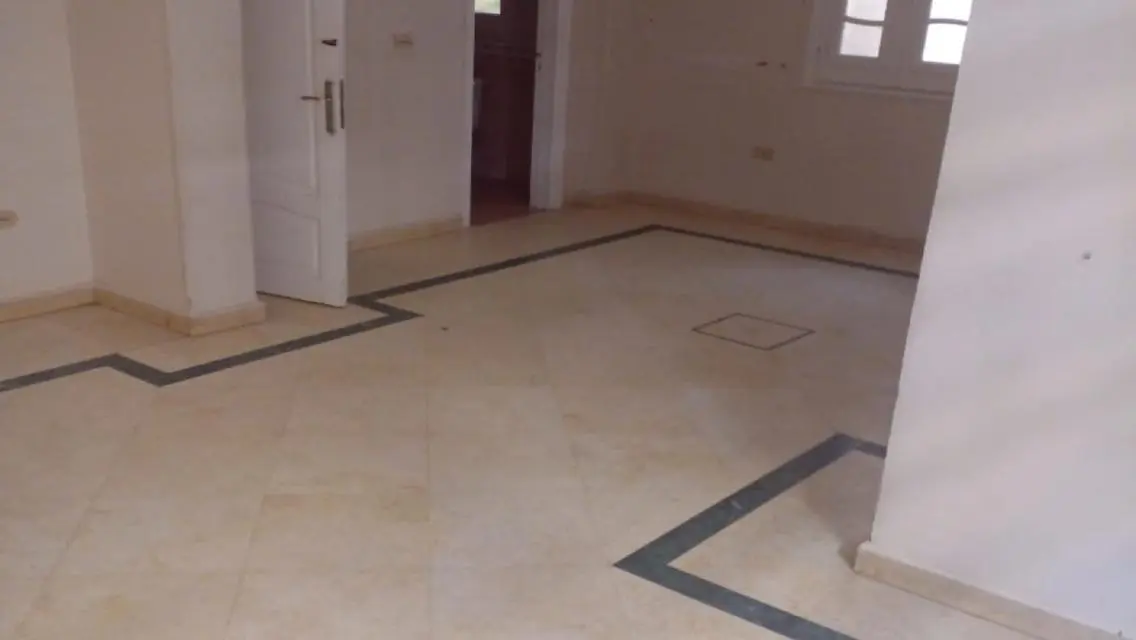 دوبلكس بجاردن للايجار اداري  تشطيب سوبر  لوكس