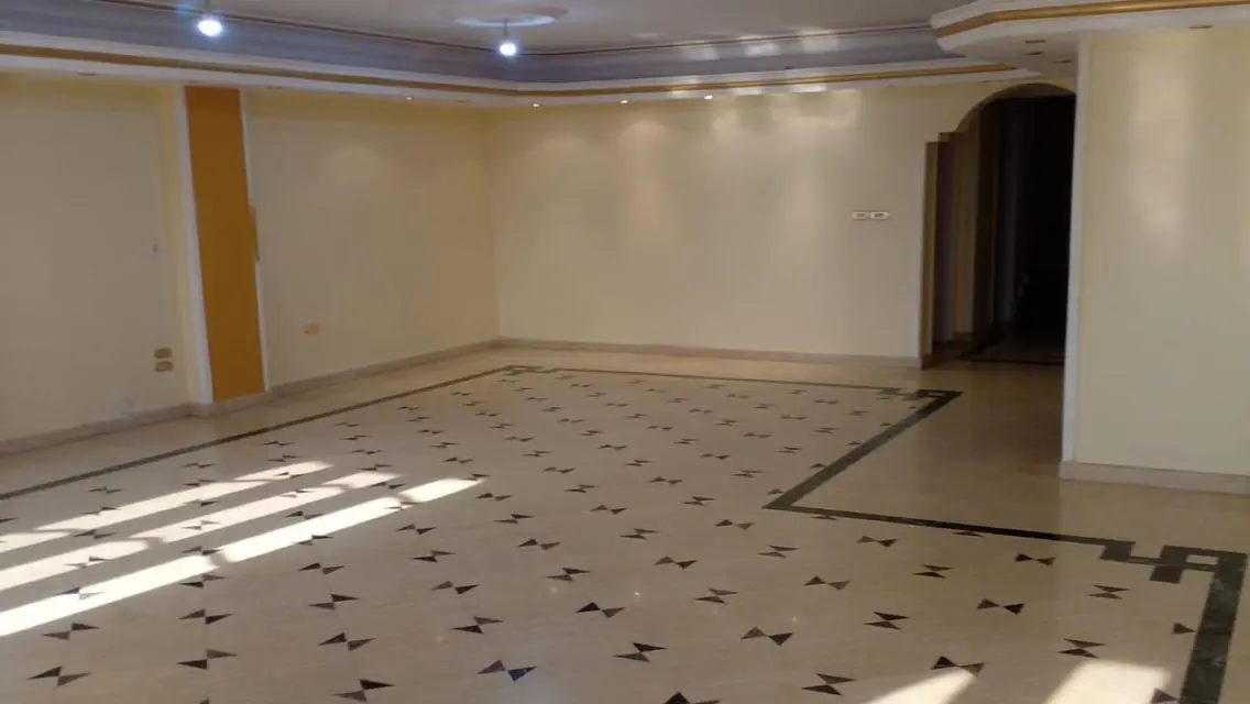 دوبلكس بجاردن للايجار اداري  تشطيب سوبر  لوكس
