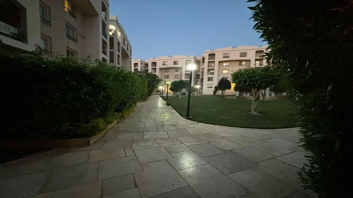 شقه مميزه للبيع بجاردن خاصه الرحاب القاهره الجديده