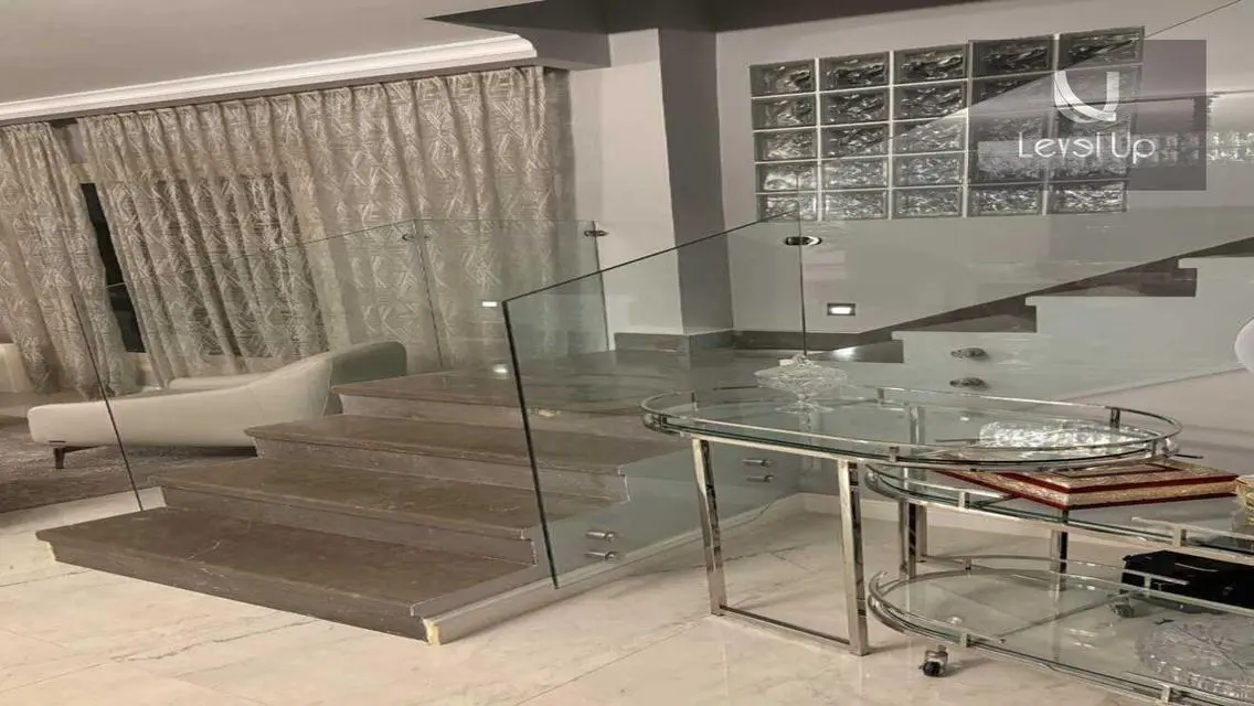 بنتهاوس للبيع تشطيب مميز فى ستون رزيدنس التجمع 5