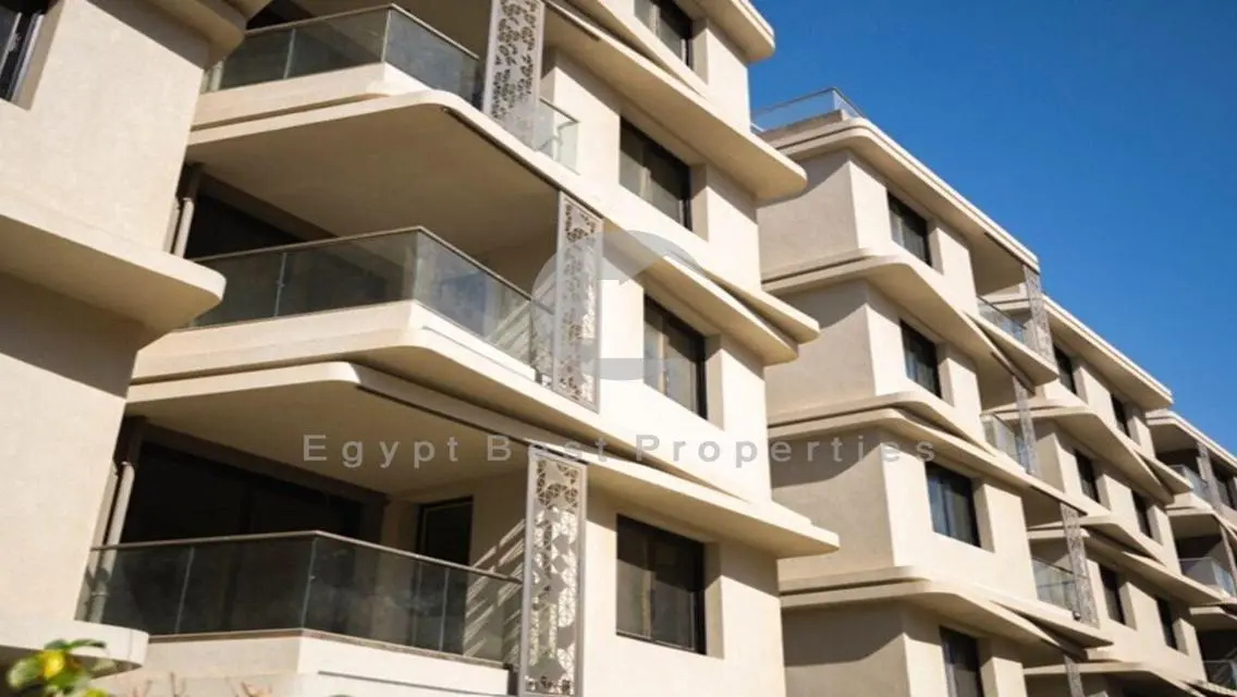 شقة متشطبة باطلالة واسعة ع لاند اسكيب كمبوند باديا