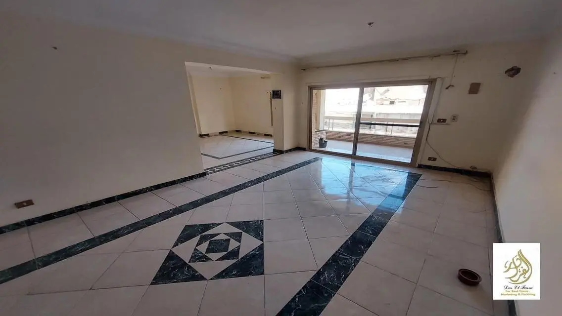 شقه للايجار س لوكس خطوات من شارع البطل بالمهندسين