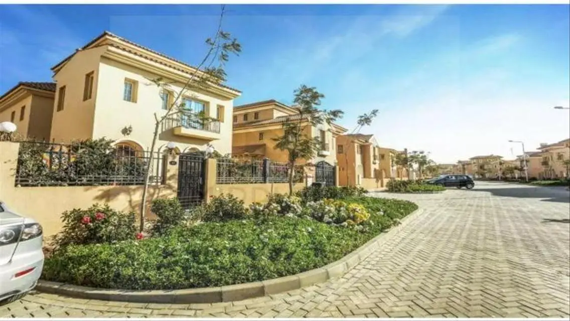 twin house prime location  , hyde park