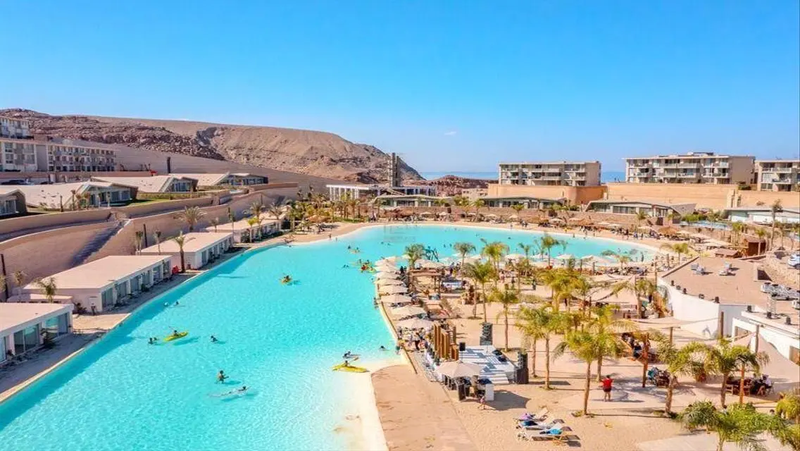 شقة فاخرة للبيع بإطلالة على البحيرة