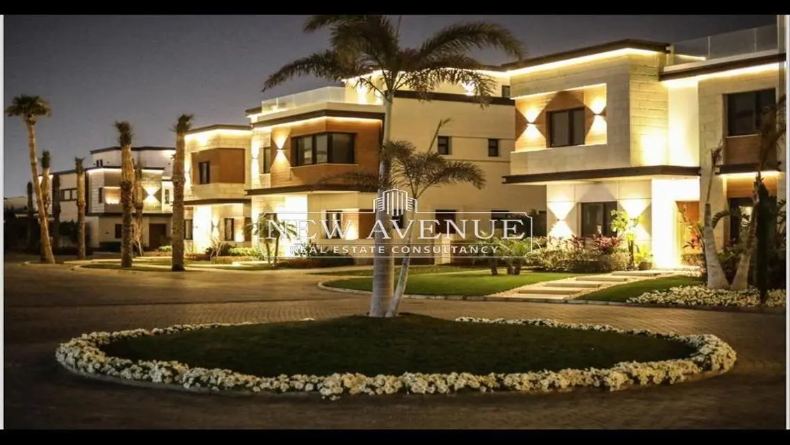 Ready to move 5 beds Town house Middle in Azzar 2