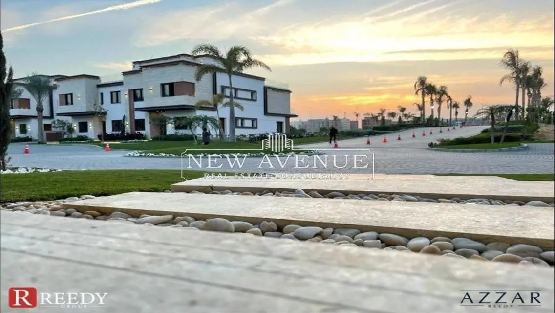Ready to move 5 beds Town house Middle in Azzar 2