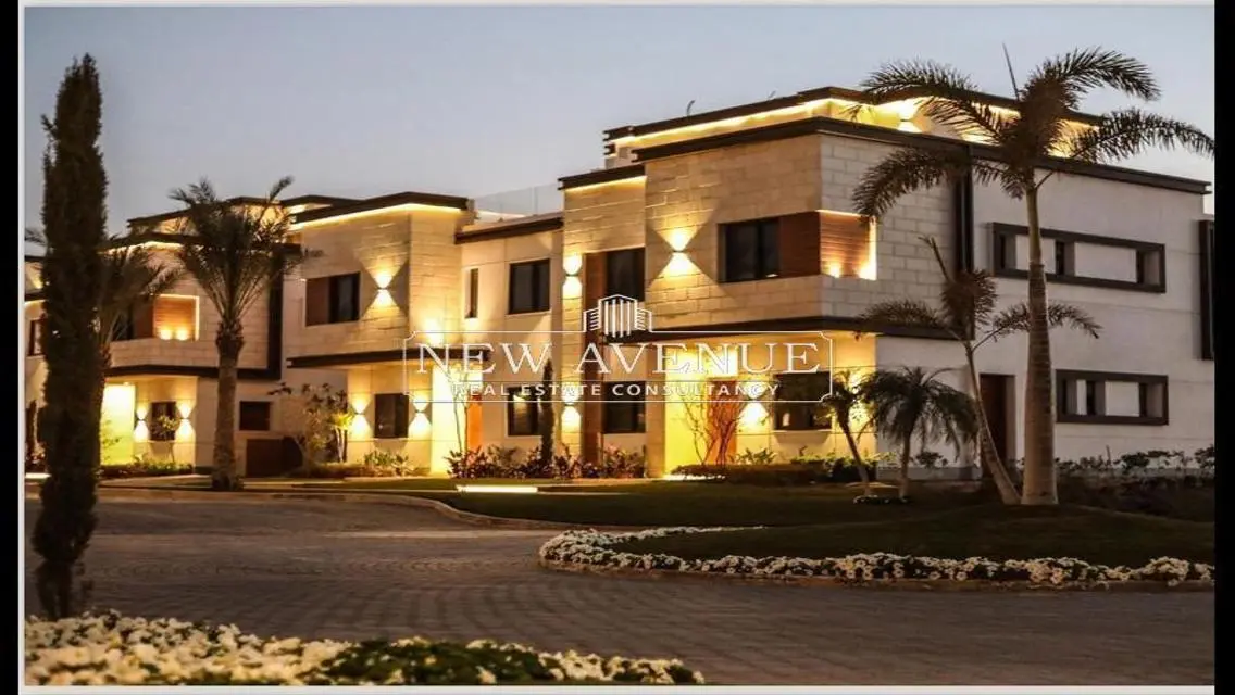 Ready to move 5 beds Town house Middle in Azzar 2