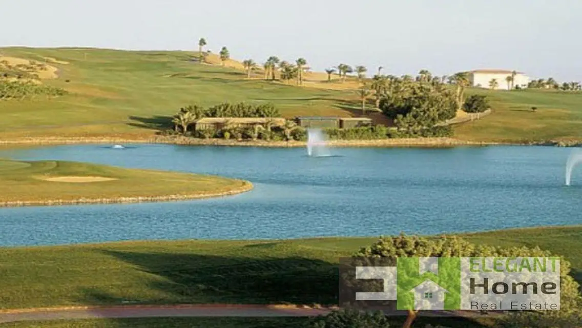 فيلا بأطلاله رائعه علي الجولف في القطاميه هايتس