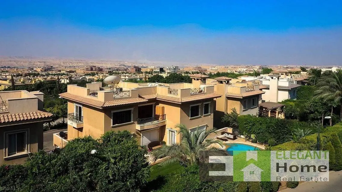 فيلا بأطلاله رائعه علي الجولف في القطاميه هايتس