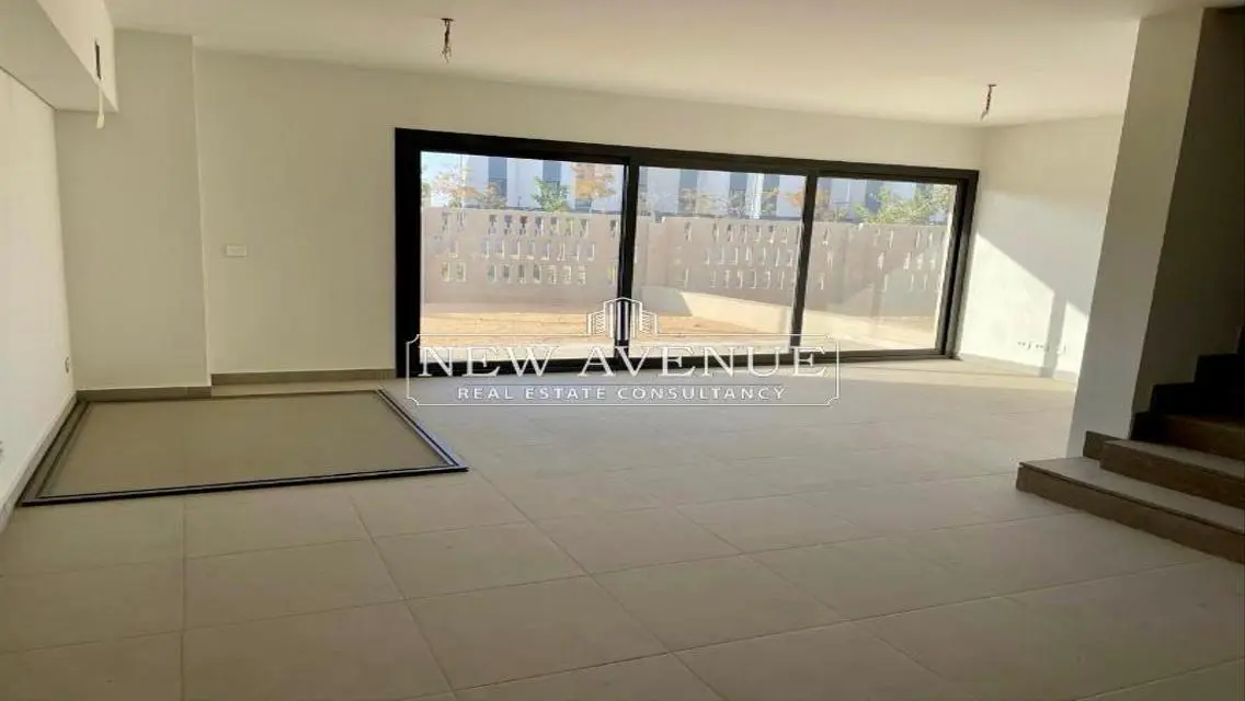 دوبلكس بحديقة تشطيب كامل بحري جاهز للاستلام