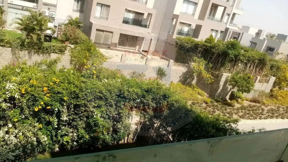 شقه للبيع في فيليدج جاردنز قطامية + جاردن