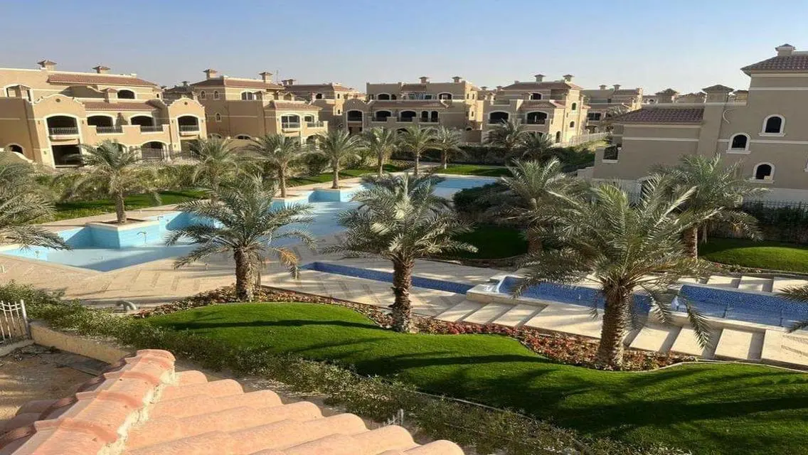 تاون هاوس للبيع من لافيستا بجانب بيفرلي هيلز
