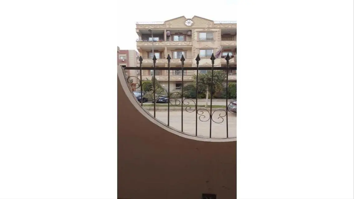 موقع مميز _ حديقه خاصه_ تشطيب سوبر لوكس
