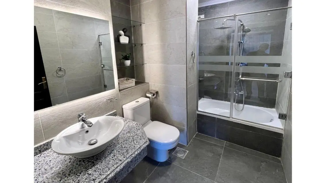 MODERN Furnished FIRST RENT Apartment in EASTOWN