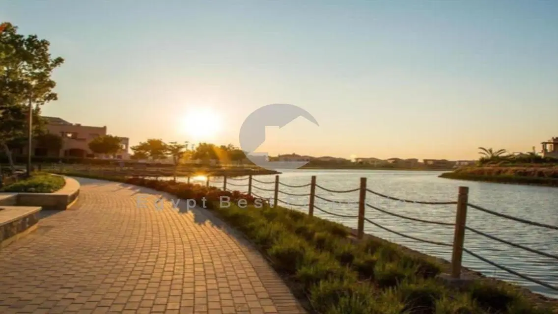 PENTHOUSE OVERLOOKING GOLF VIEW | RESALE UNIT .