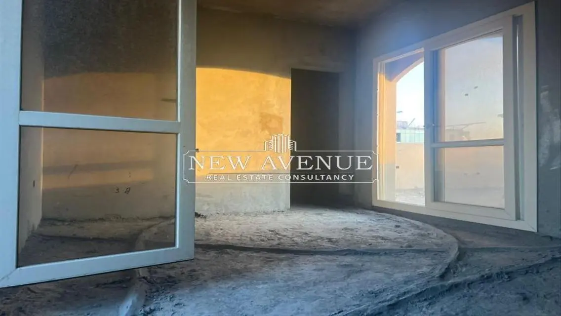 Ready to move Twin house directly pool view