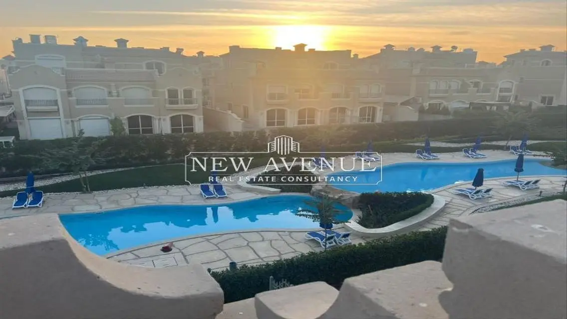 Ready to move Twin house directly pool view
