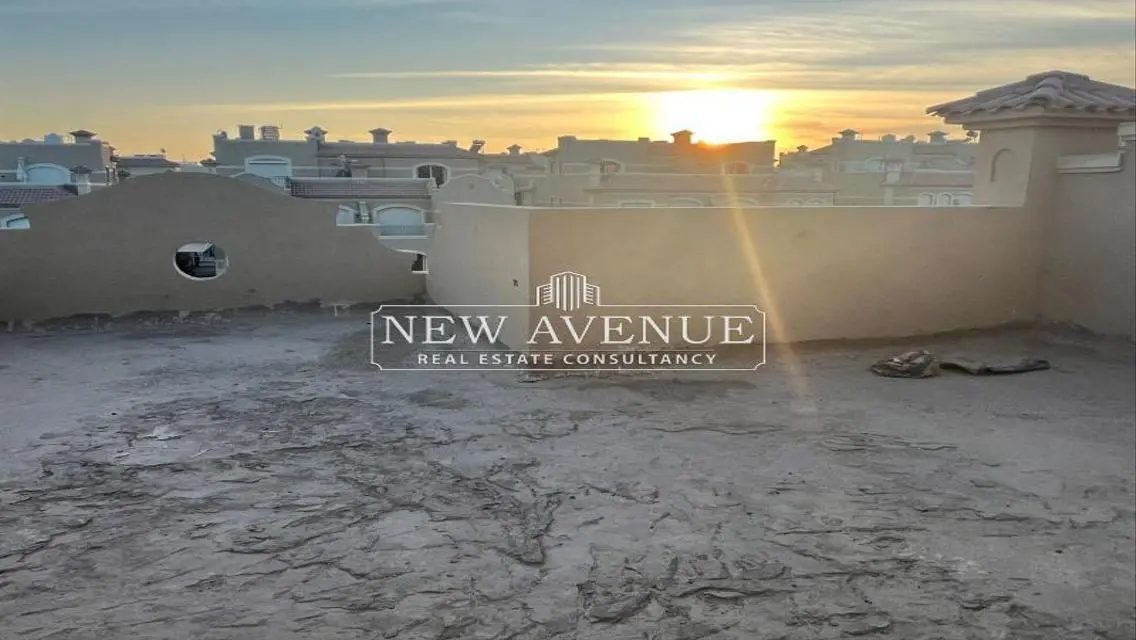 Ready to move Twin house directly pool view