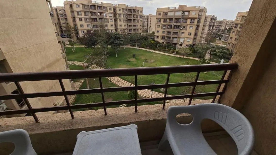 شقه مميزه للايجار المفروش بمدينتي في B6