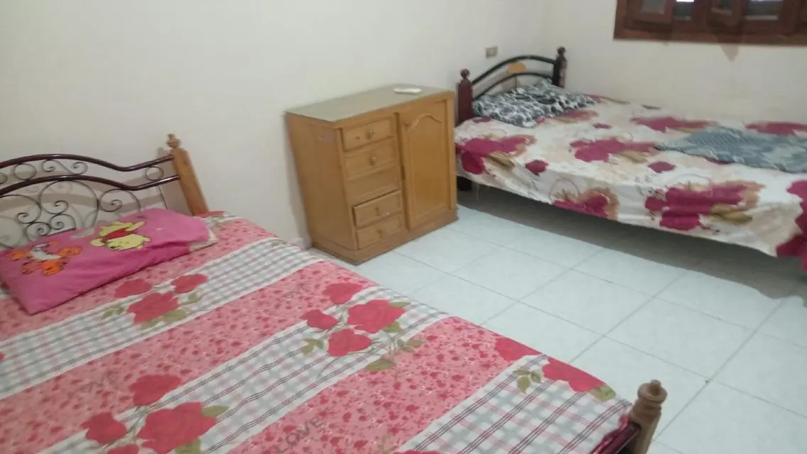 شاليه للبيع اول دور بحديقه خلقيه ٤٠٠ متر مارينا ٤