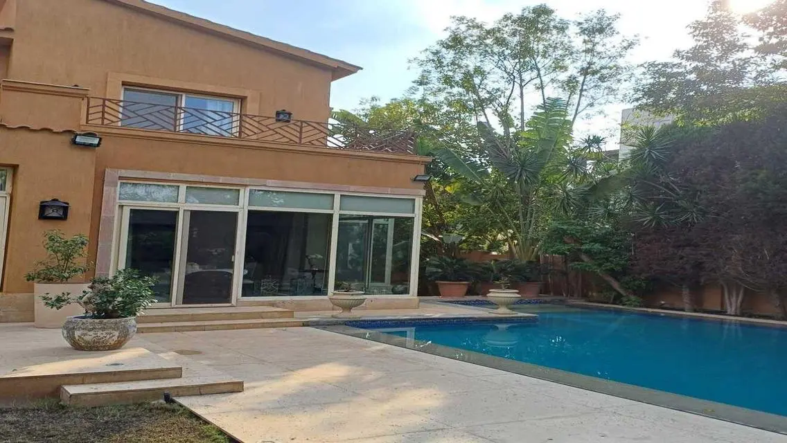 Large Luxury Villa at Swan Lake with Private Pool