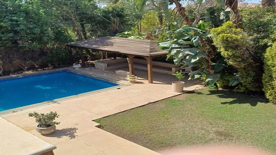 Large Luxury Villa at Swan Lake with Private Pool