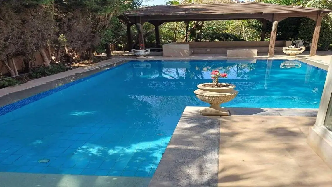 Large Luxury Villa at Swan Lake with Private Pool