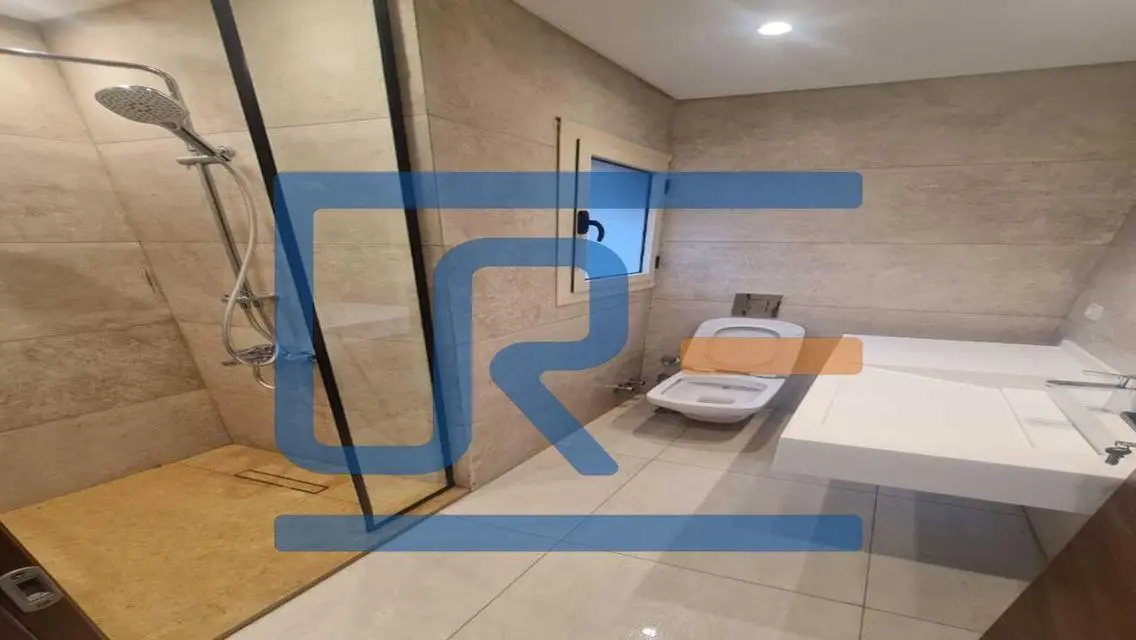 تاون هاوس ميدل متشطب للبيع في جولف فيوز بالم هيلز