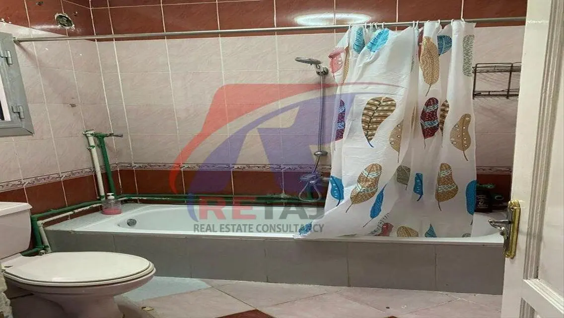 شقة لقطة للايجار المفروش في شارع مميز بالحي السابع