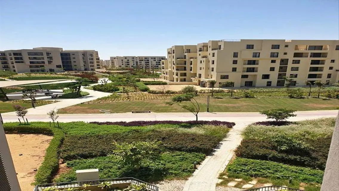 شقة متشطبة واستلام فوري في او ويست كمبوند بالتقسيط